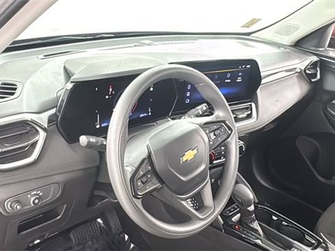 Used 2025 Chevrolet TrailBlazer LT w/ Driver Confidence Package image 33