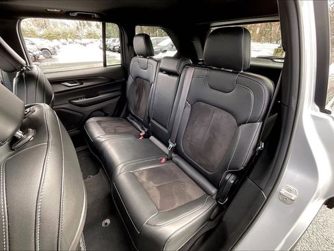 Certified 2023 Jeep Grand Cherokee Altitude image 18