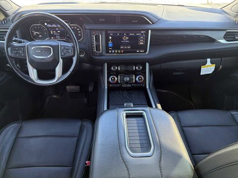 Used 2021 GMC Yukon Denali w/ Denali Premium Package image 2