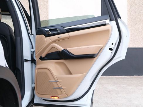 Used 2016 Porsche Cayenne image 29