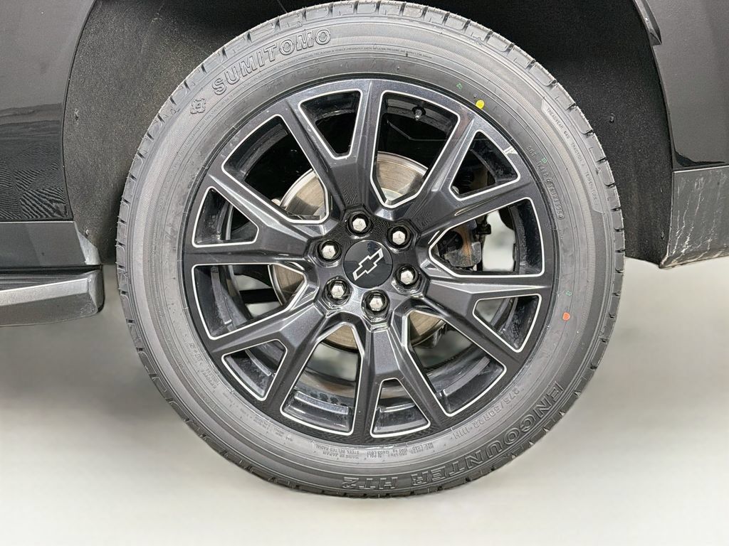 Used 2023 Chevrolet Suburban Premier AWD/4WD image 35