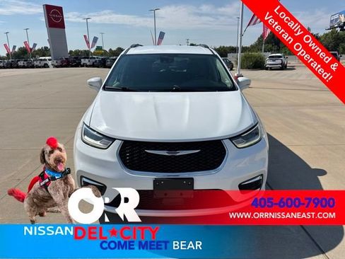 Used 2022 Chrysler Pacifica Touring-L FWD image 9