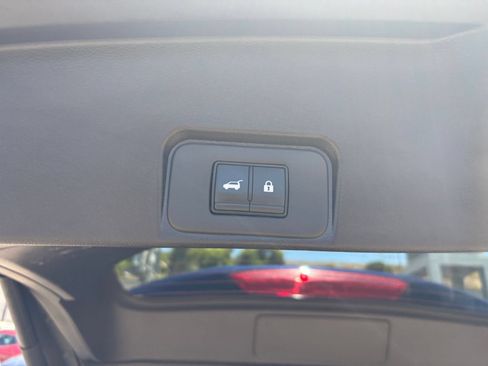 Used 2025 Nissan Rogue SV FWD image 23