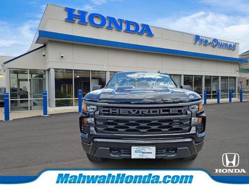 Used 2025 Chevrolet Silverado 1500 Custom Trail Boss w/ Midnight Edition AWD/4WD image 2
