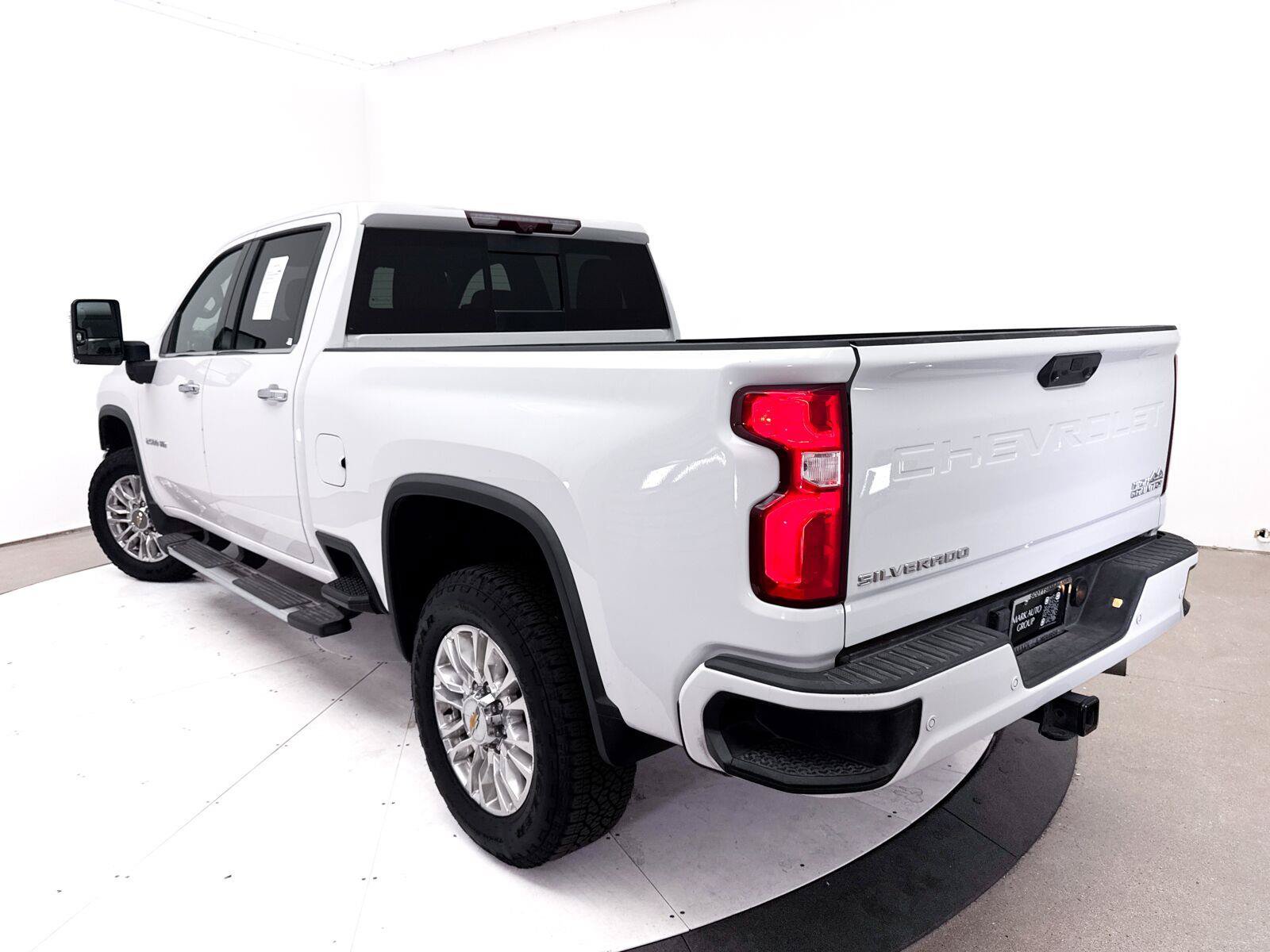 Used 2021 Chevrolet Silverado 2500 High Country w/ Technology Package AWD/4WD image 2
