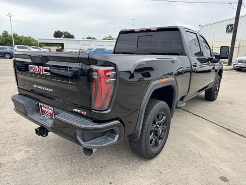 Used 2025 GMC Sierra 2500 AT4 AWD/4WD image 6