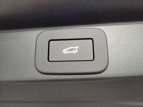 New 2026 Land Rover Range Rover Long Wheelbase SE AWD/4WD image 32