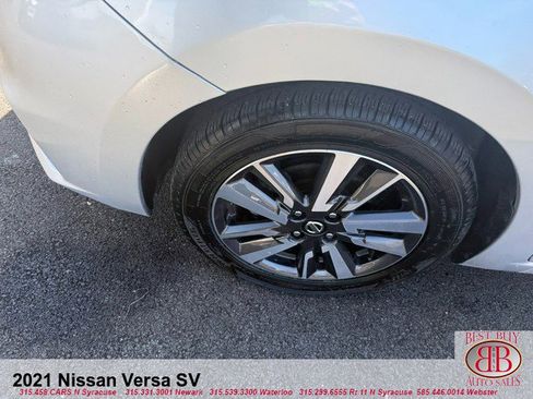 Used 2021 Nissan Versa SV FWD image 9