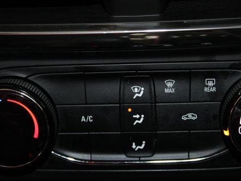 Used 2025 Buick Encore GX Preferred AWD/4WD image 46