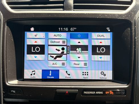 Used 2017 Ford Explorer XLT w/ Equipment Group 202A AWD/4WD image 29