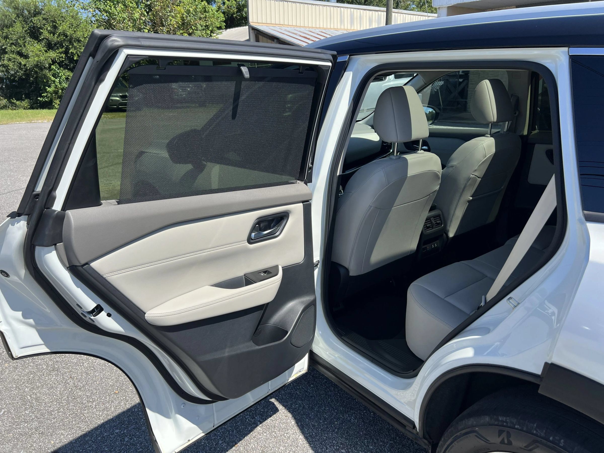 Used 2024 Nissan Rogue SL w/ SL Premium Package FWD image 12