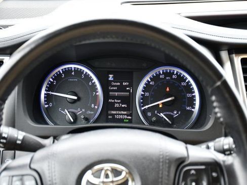 Used 2018 Toyota Highlander XLE image 25