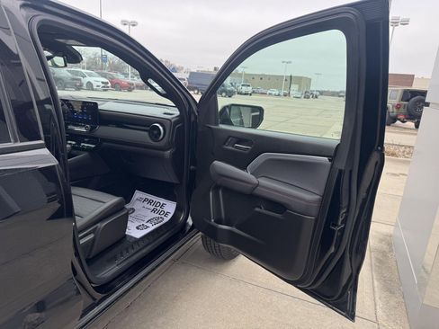 Used 2024 Chevrolet Colorado Z71 w/ Z71 Convenience Package 2 image 30