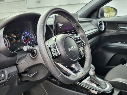 Used 2023 Kia Forte GT-Line w/ GT-Line Premium Package image 19