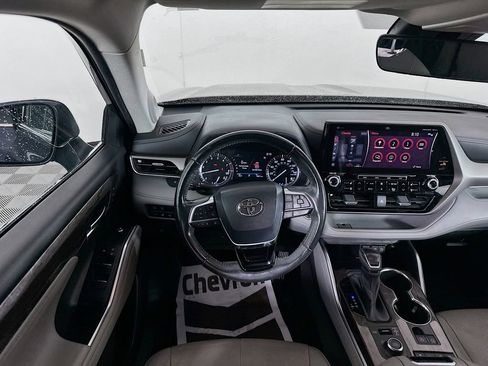 Used 2021 Toyota Highlander Limited image 24