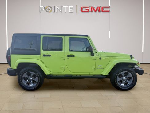Used 2016 Jeep Wrangler Unlimited Sahara w/ Connectivity Group image 9