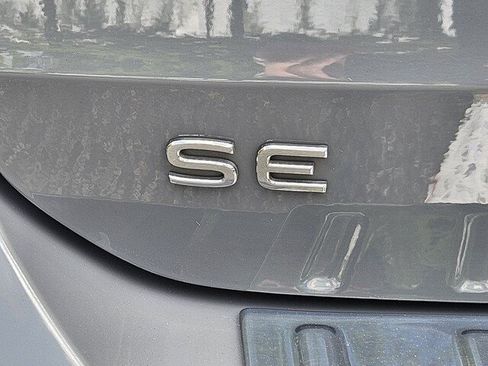 Used 2022 Volkswagen Taos SE w/ Panoramic Sunroof Package FWD image 29