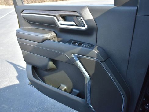 Used 2024 Chevrolet Silverado 2500 LT image 27