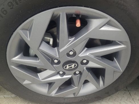 Used 2024 Hyundai Elantra SEL FWD image 31