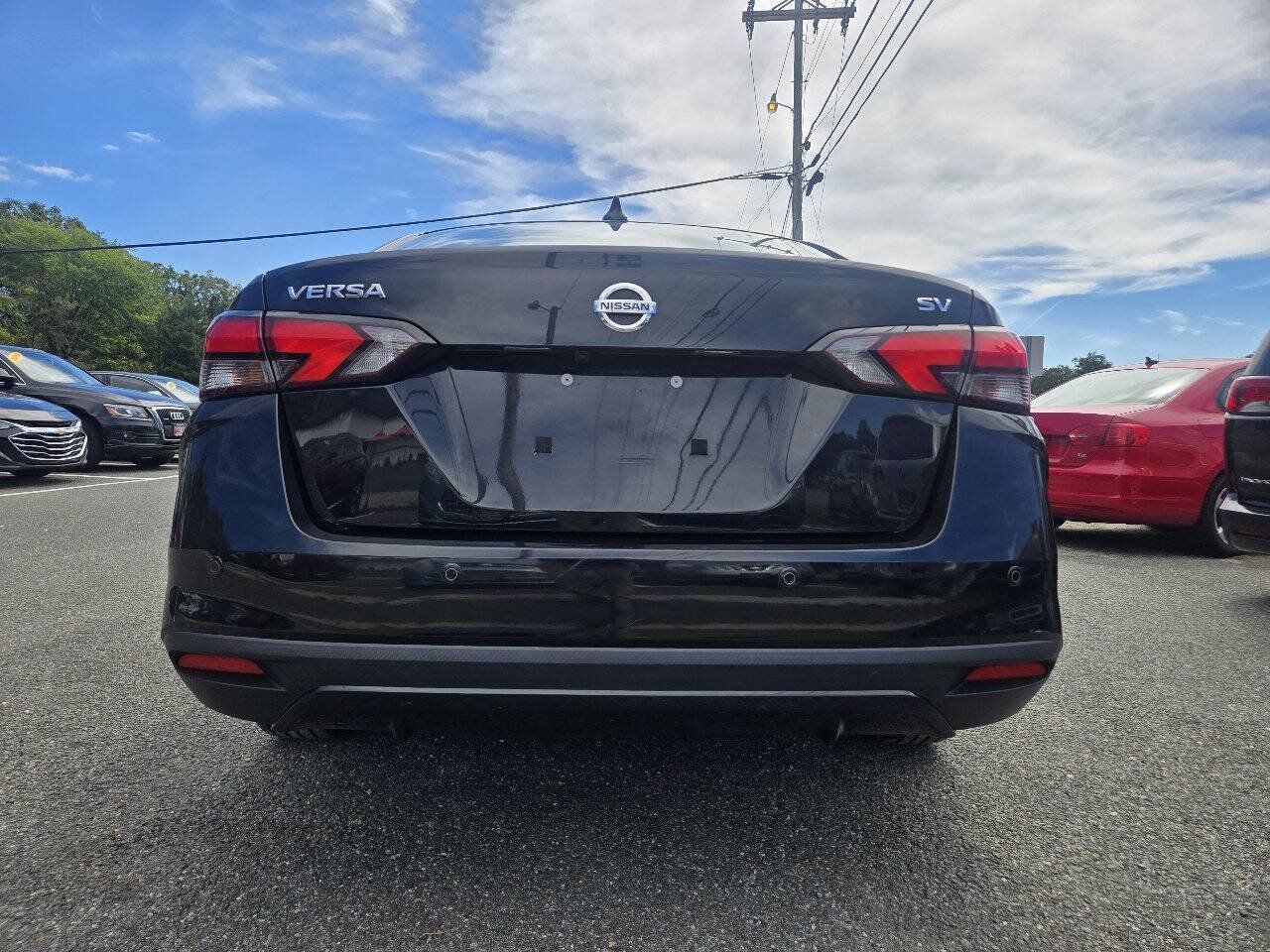 Used 2021 Nissan Versa SV FWD image 9