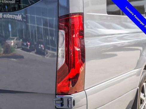 Used 2024 Mercedes-Benz Sprinter 2500 image 18