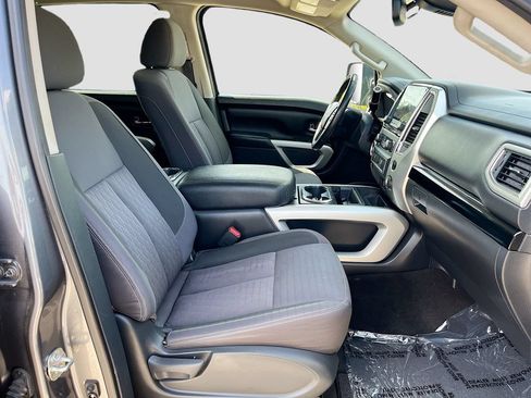 Used 2020 Nissan Titan SV w/ SV Convenience Package RWD image 28
