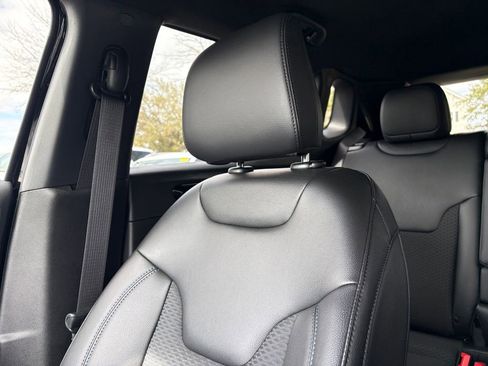 Used 2026 Jeep Compass Latitude image 11