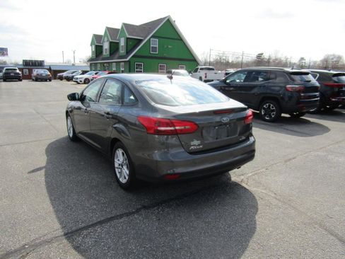 Used 2016 Ford Focus SE FWD image 5