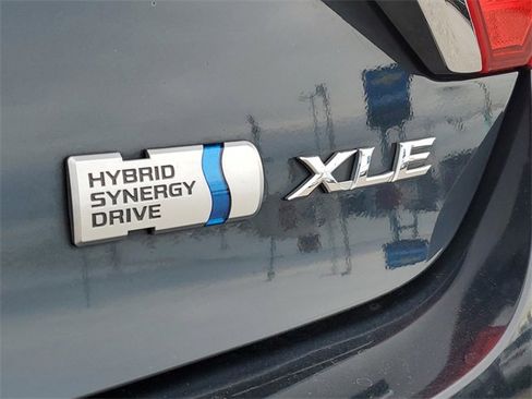 Used 2016 Toyota Camry XLE image 8