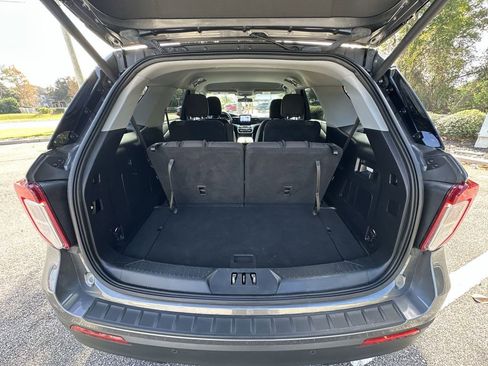 Used 2022 Ford Explorer XLT image 28