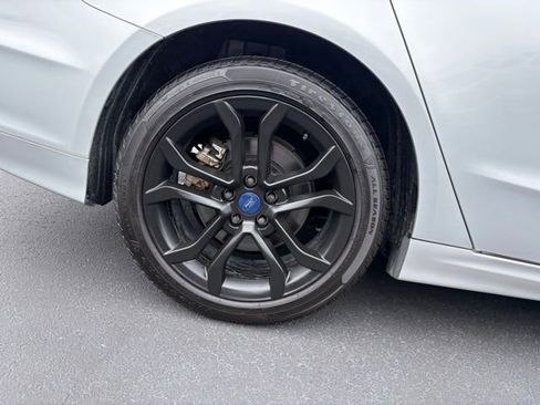Used 2018 Ford Fusion SE w/ Equipment Group 601A FWD image 7