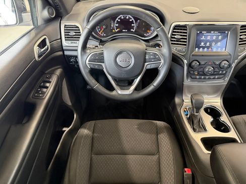 Used 2019 Jeep Grand Cherokee Laredo AWD/4WD image 26