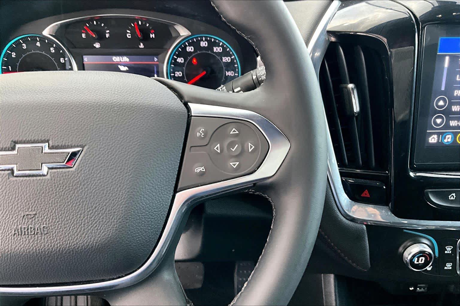 Used 2023 Chevrolet Traverse RS FWD image 24