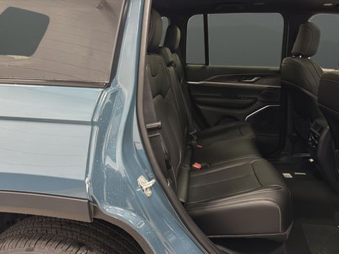 New 2026 Jeep Grand Cherokee Limited AWD/4WD image 23