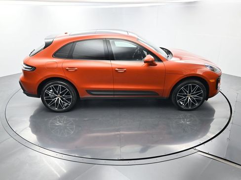 Certified 2025 Porsche Macan image 40