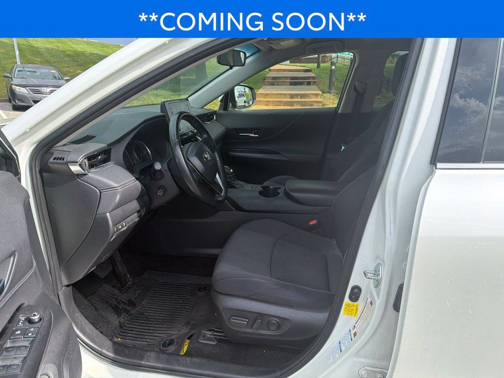 Used 2022 Toyota Venza LE AWD/4WD image 12
