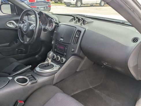 Used 2015 Nissan 370Z Coupe RWD image 25