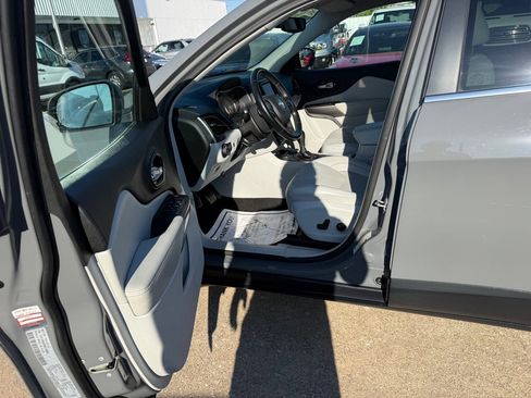 Used 2021 Jeep Cherokee Latitude Lux w/ Comfort/Convenience Group image 8