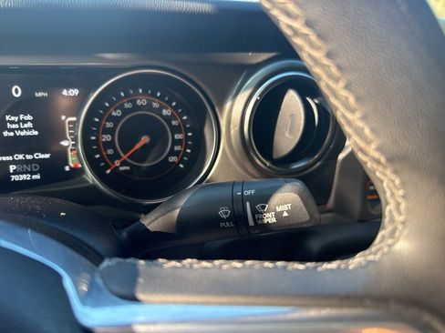 Used 2023 Jeep Gladiator Overland image 23