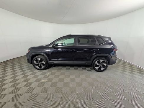 Used 2025 Volkswagen Taos SE AWD/4WD image 16