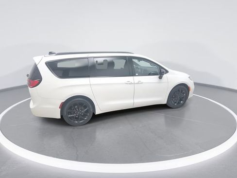 Used 2024 Chrysler Pacifica Touring-L w/ S Appearance Package image 8