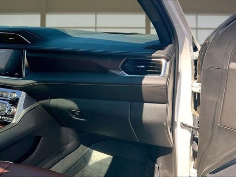 Used 2023 GMC Yukon Denali Ultimate AWD/4WD image 17