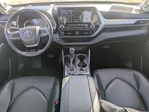 Used 2022 Toyota Highlander Platinum image 11