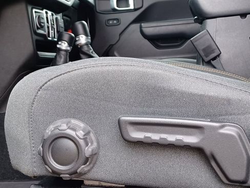 Used 2024 Jeep Wrangler Sport S image 11