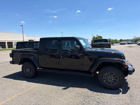 New 2026 Jeep Gladiator Sport AWD/4WD image 2