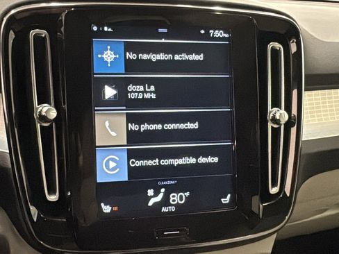 Used 2022 Volvo XC40 T5 Momentum w/ Protection Package image 16