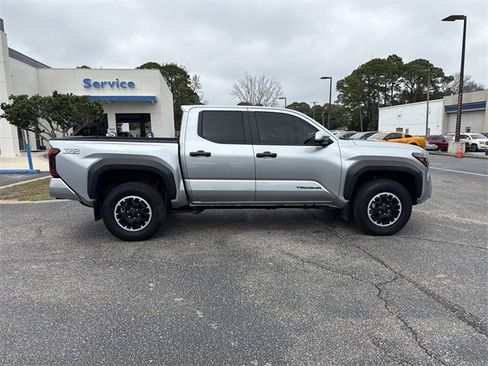 Used 2024 Toyota Tacoma TRD Off-Road w/ TRD Off Road Premium Package image 4