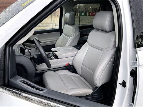 Certified 2025 Ford Expedition Active AWD/4WD image 24