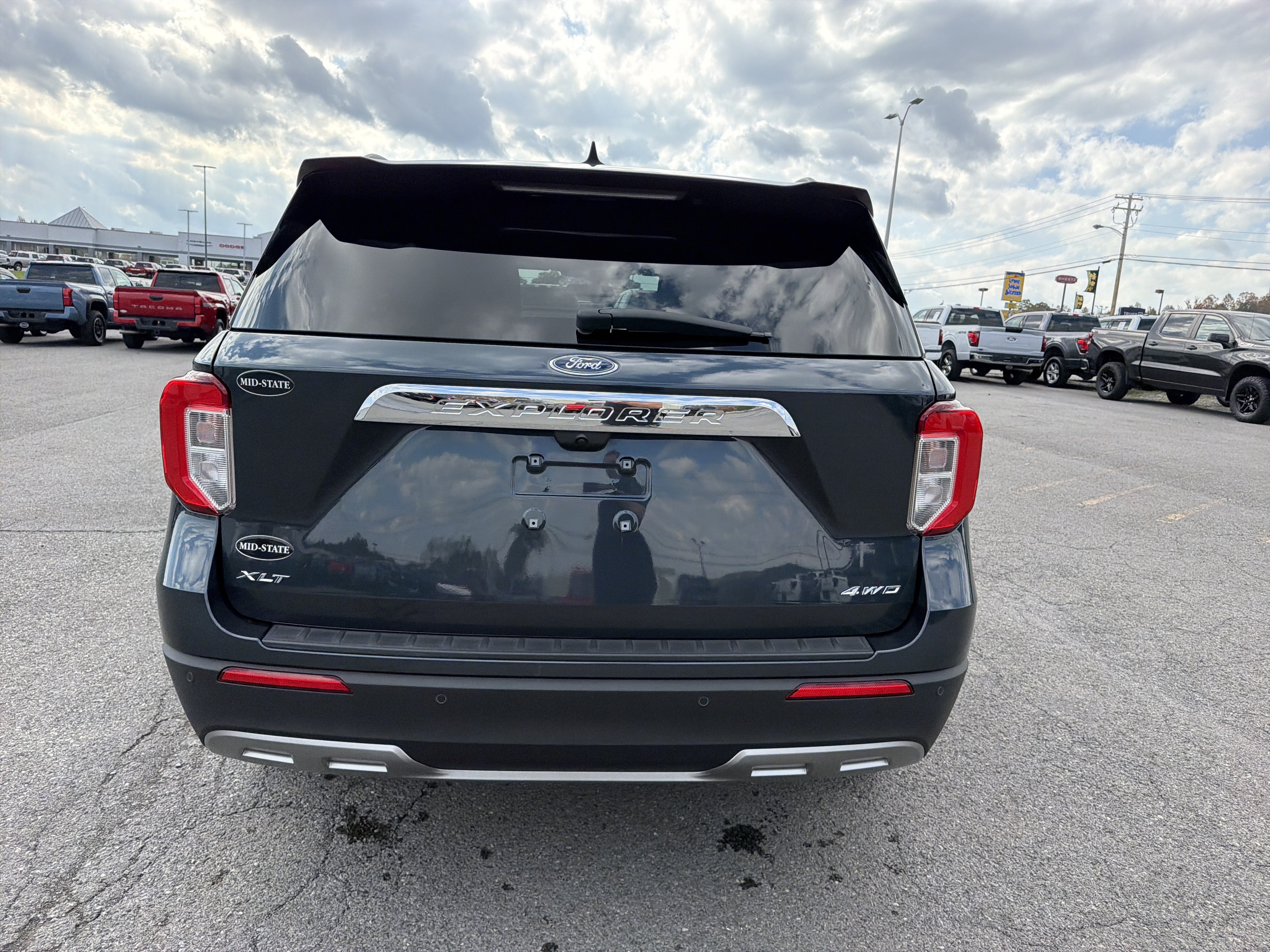 Used 2023 Ford Explorer XLT w/ Equipment Group 202A AWD/4WD image 5