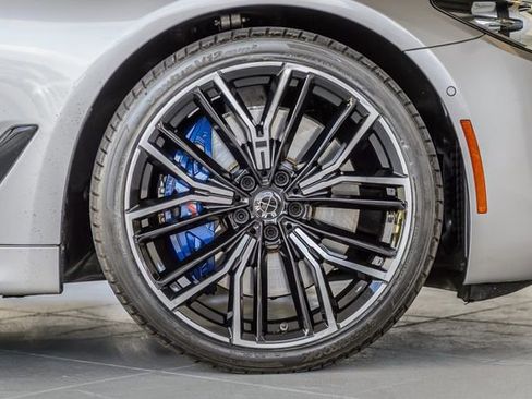 Used 2018 BMW 540i w/ M Sport Package RWD image 16